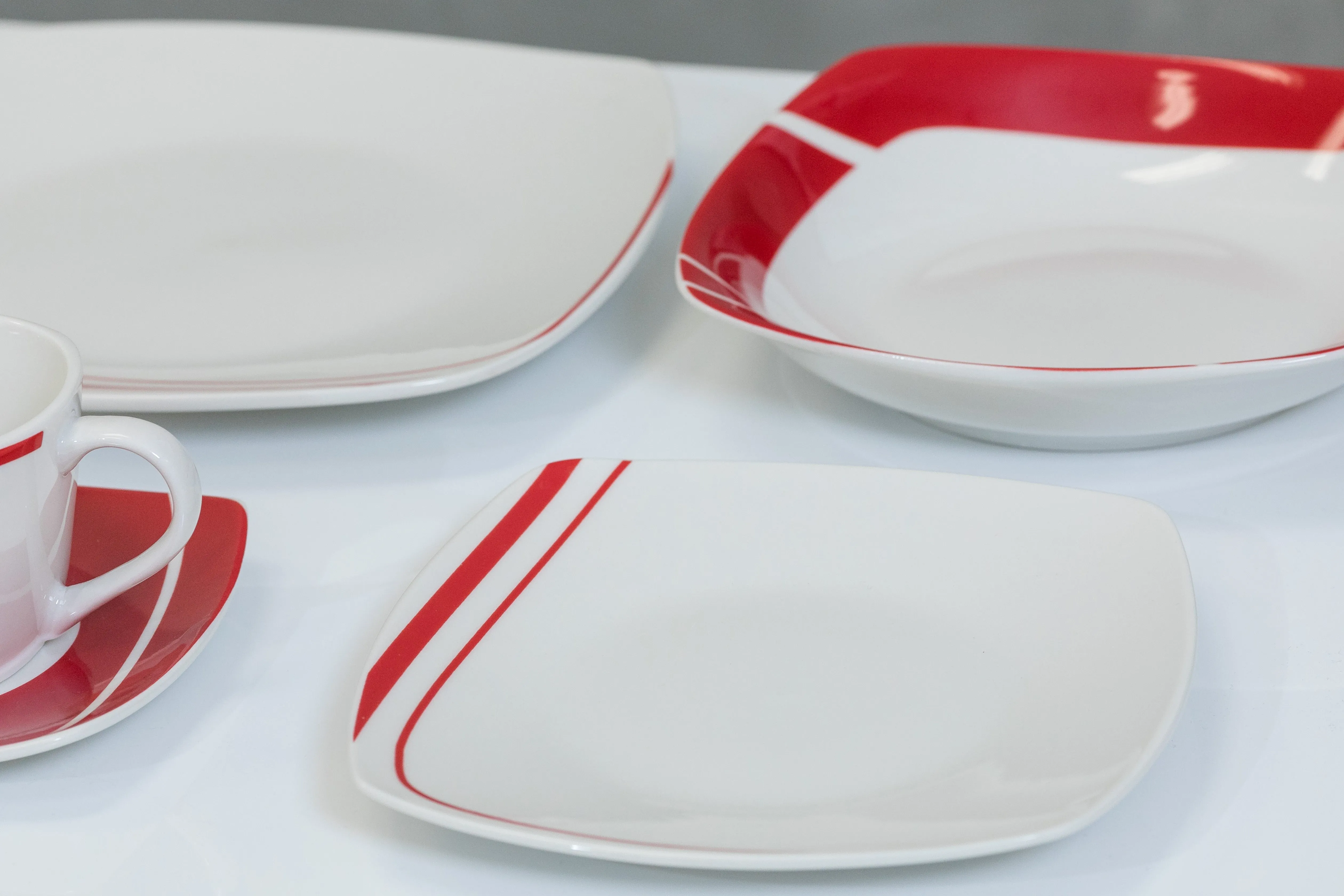 20pcs Moderne Dinner Set - Lignes