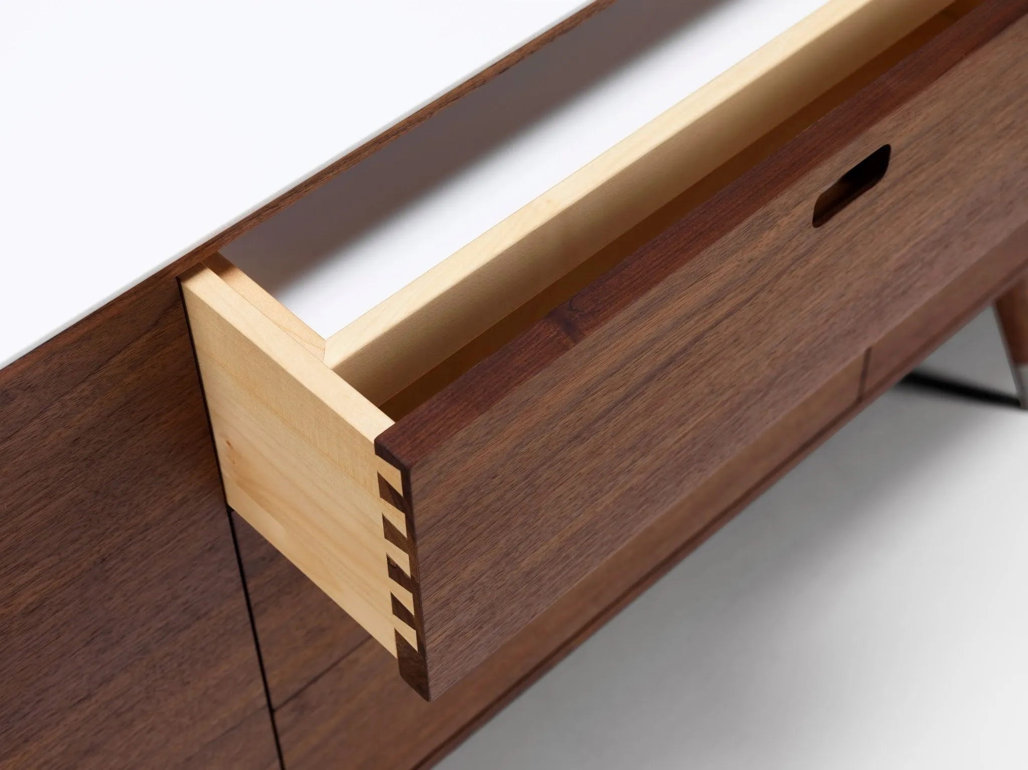 AK2660 Sideboard