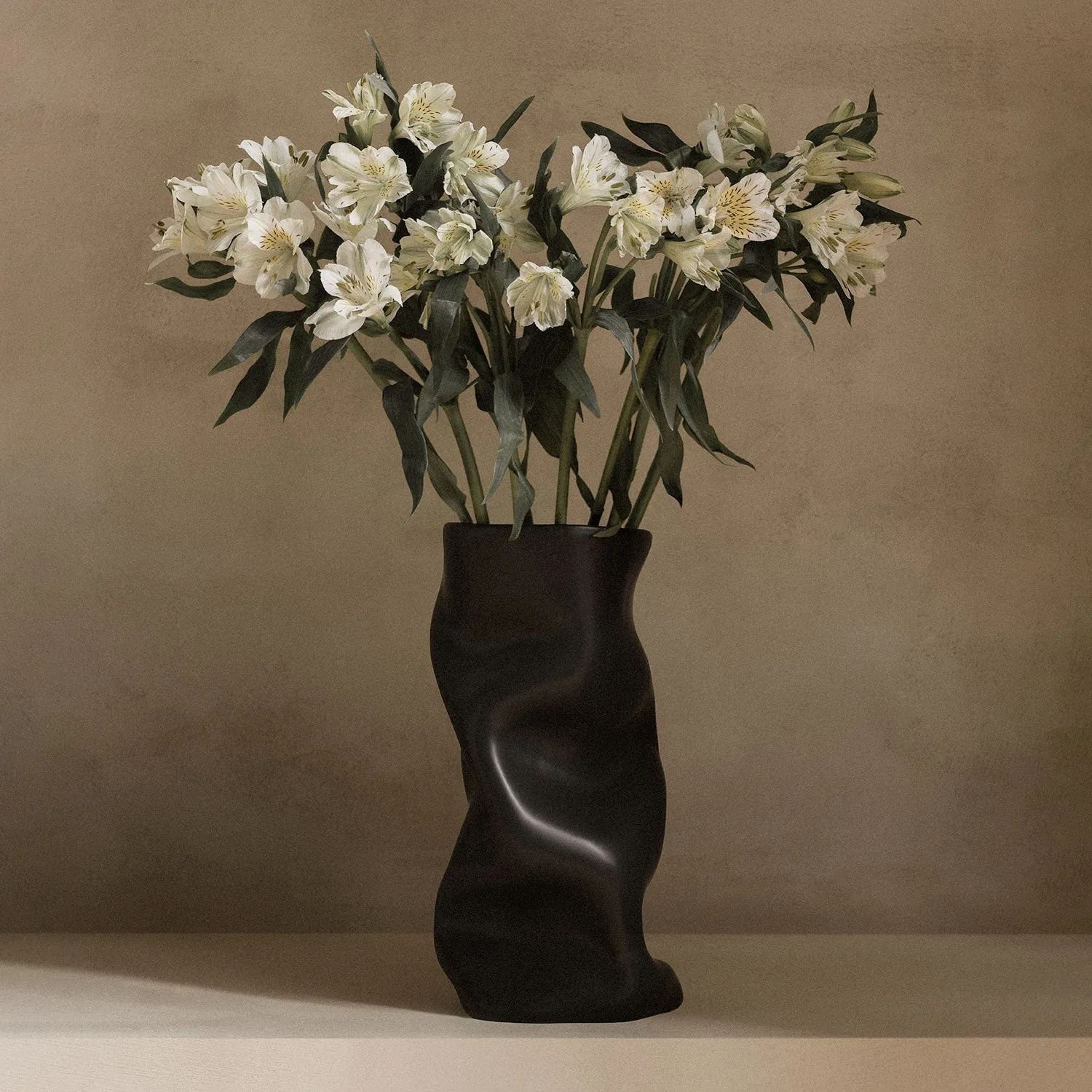 audo copenhagen (menu) | collapse vase | black 30cm - DC