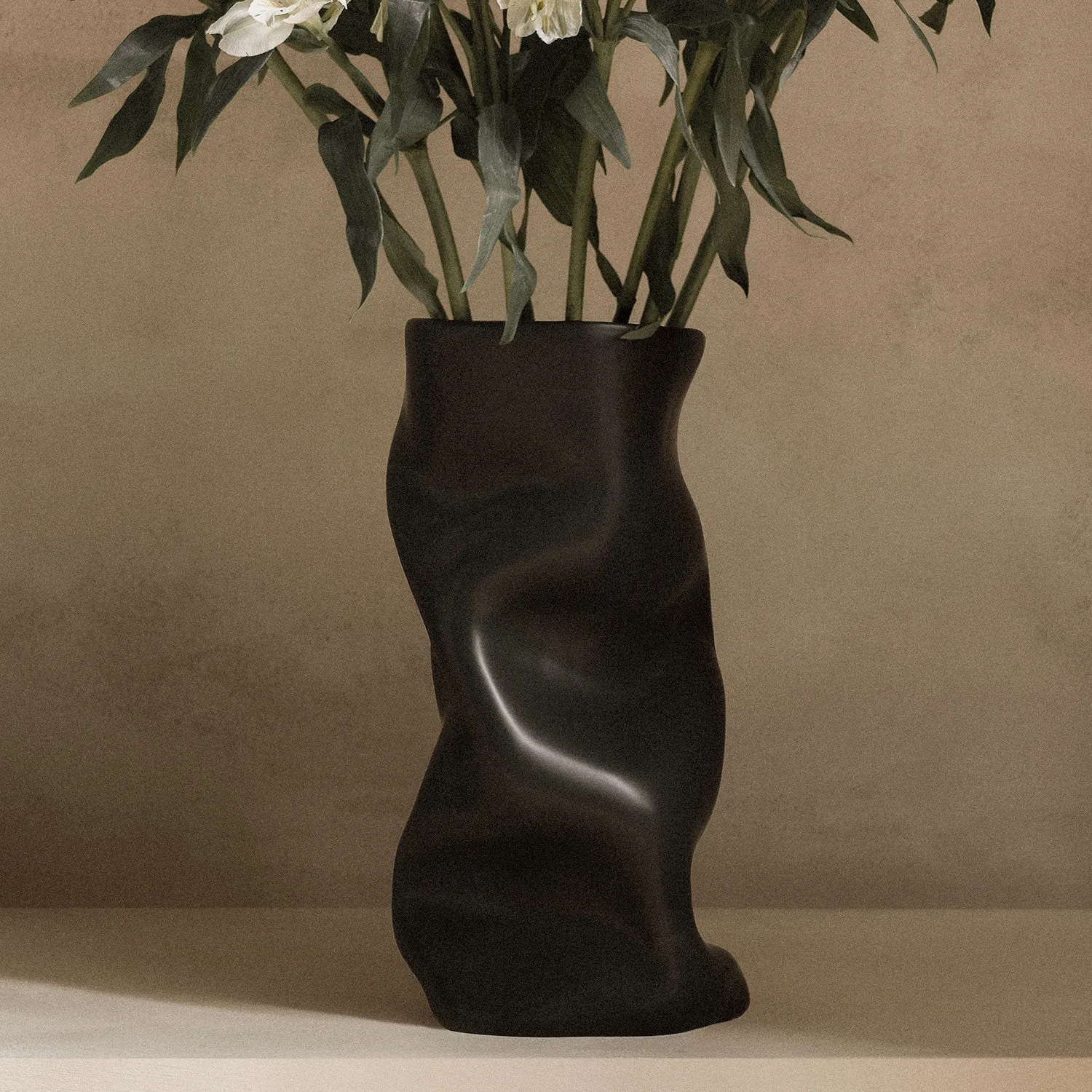 audo copenhagen (menu) | collapse vase | black 30cm - DC