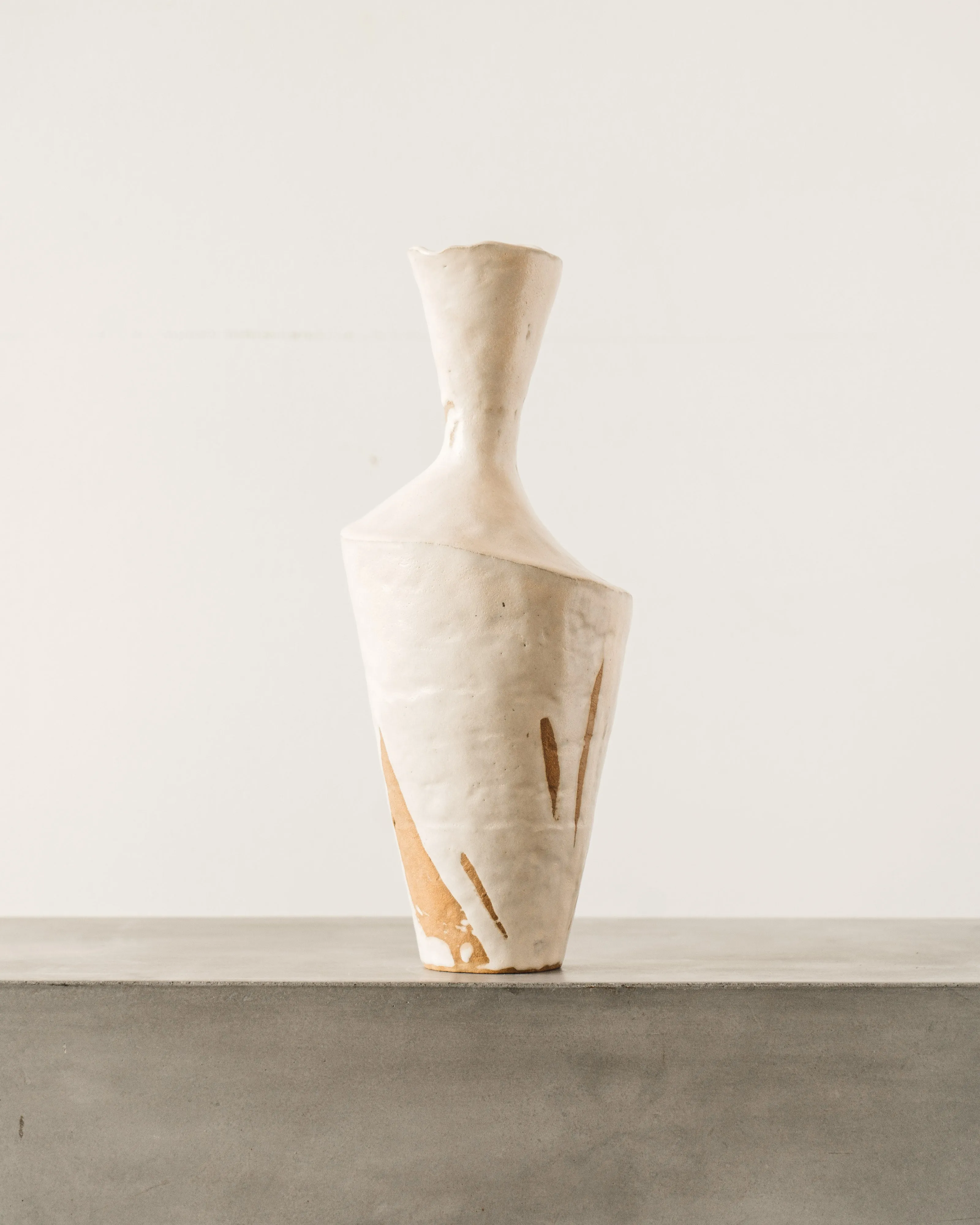 Ayame Bullock Cream Vase