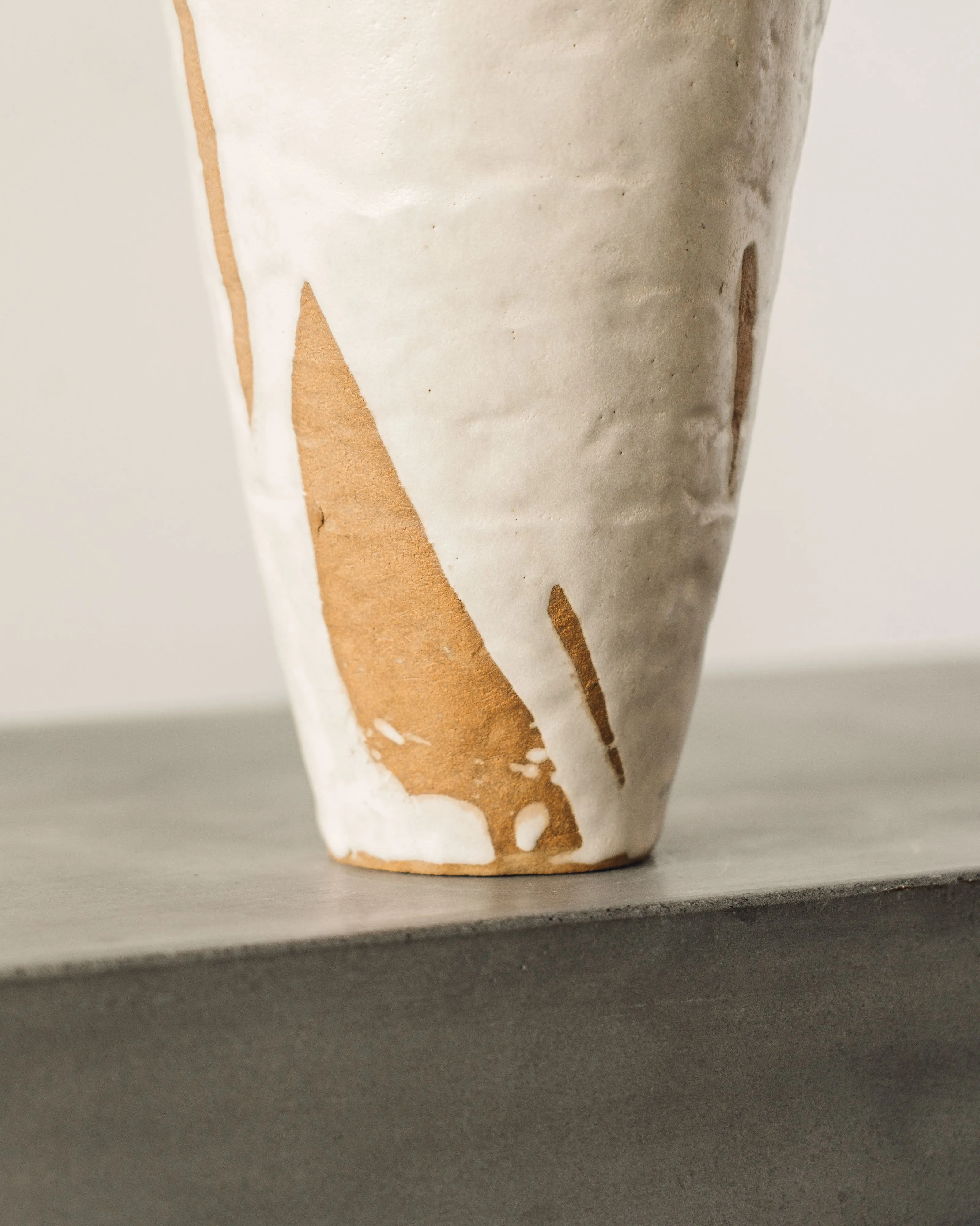 Ayame Bullock Cream Vase
