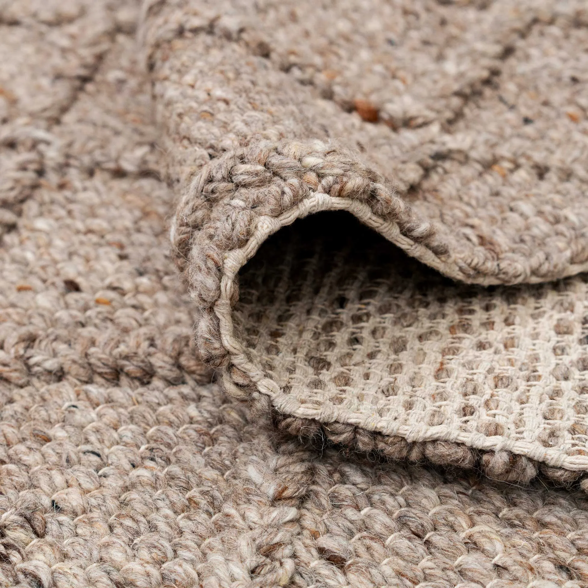 Handmade Beige Trellis Wool Area Rug - Diamond