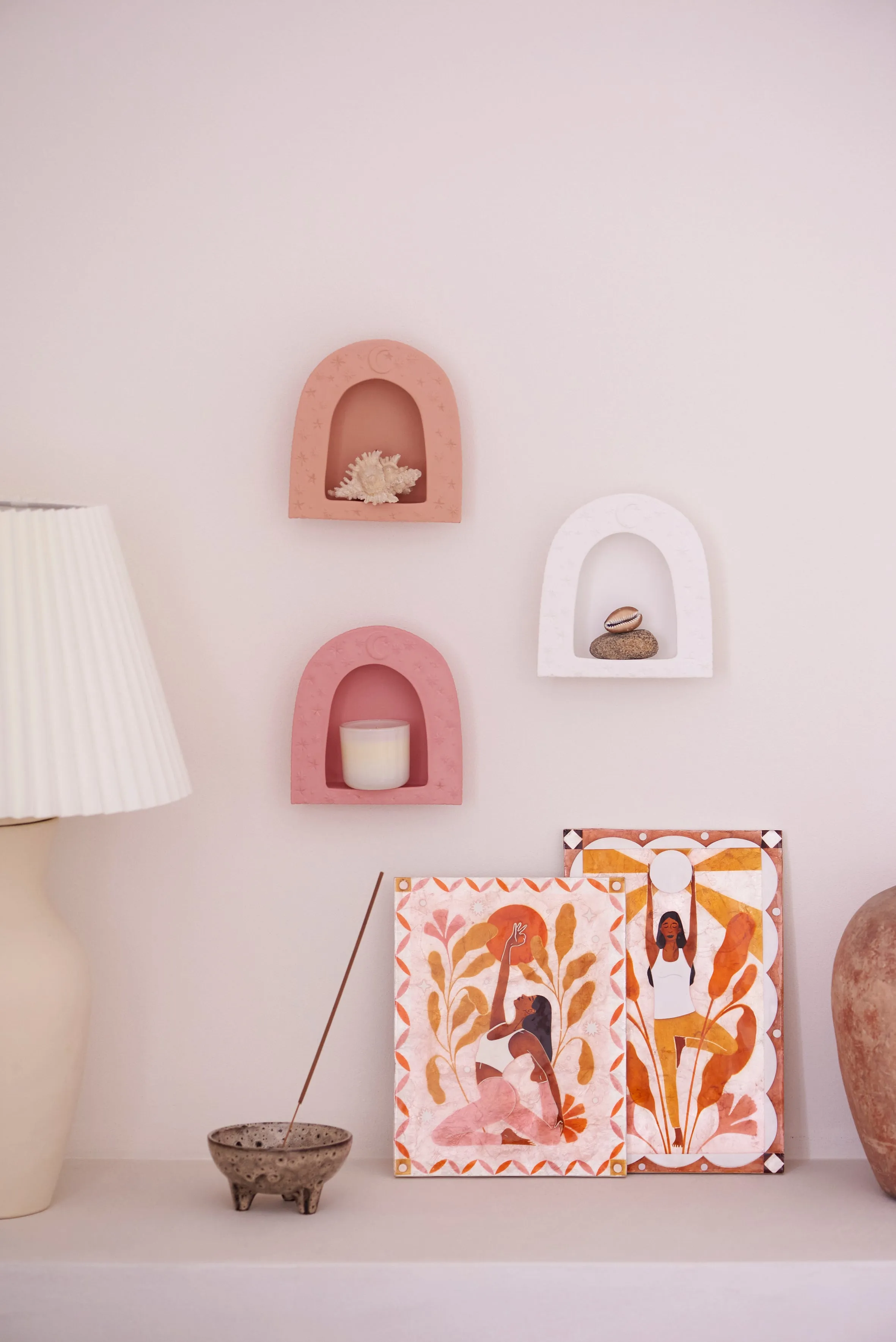 LUNA PINK WALL SHELF