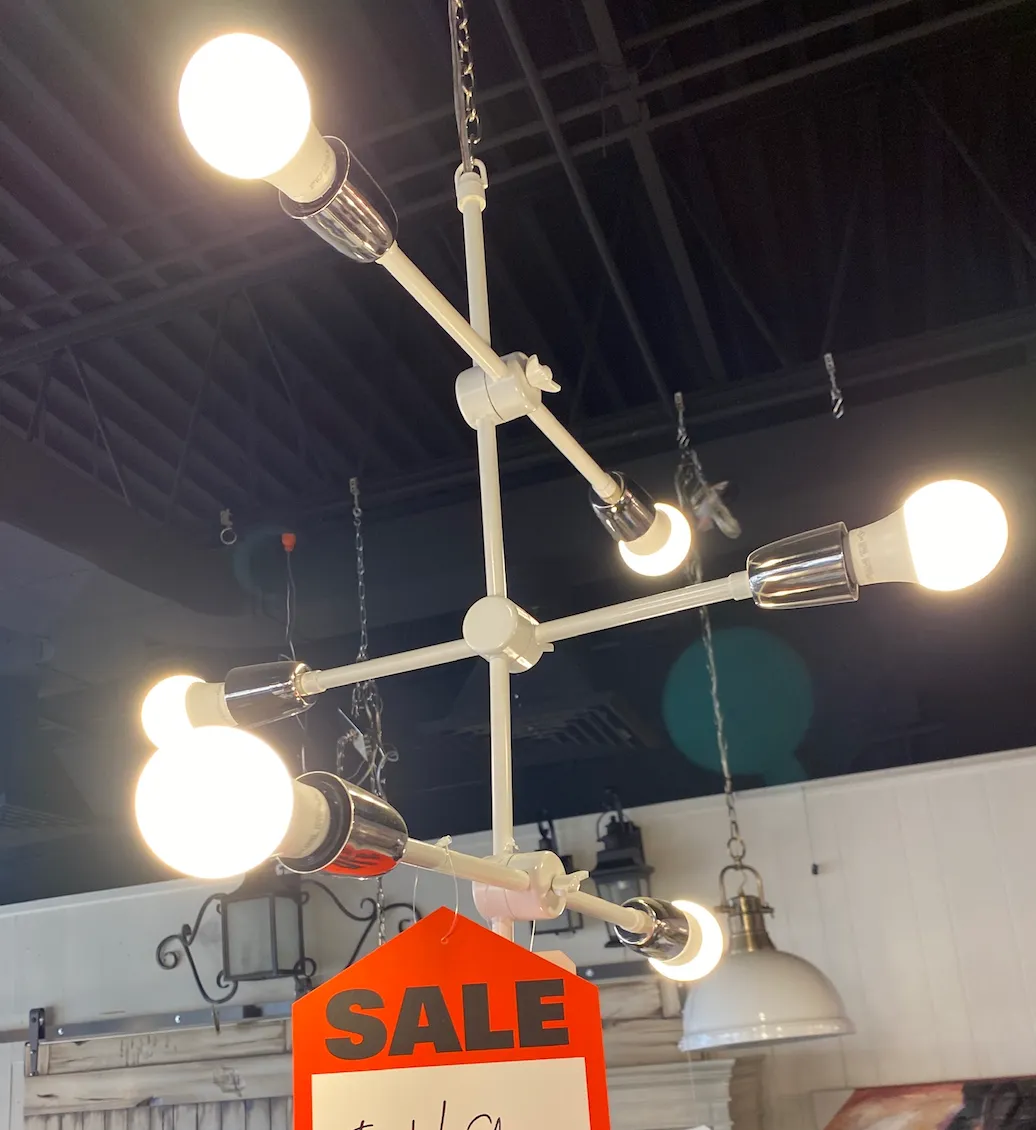METAL 7 LIGHT CHANDELIER, WHITE