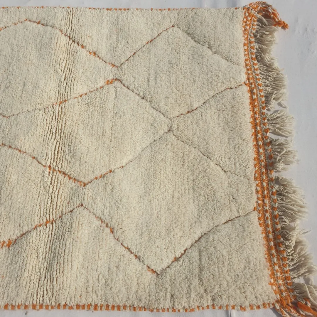 Narima | White Moroccan Rug 3x5 Beni Ourain Ultra Soft | 3'71x5'02 Ft | 113x153 cm