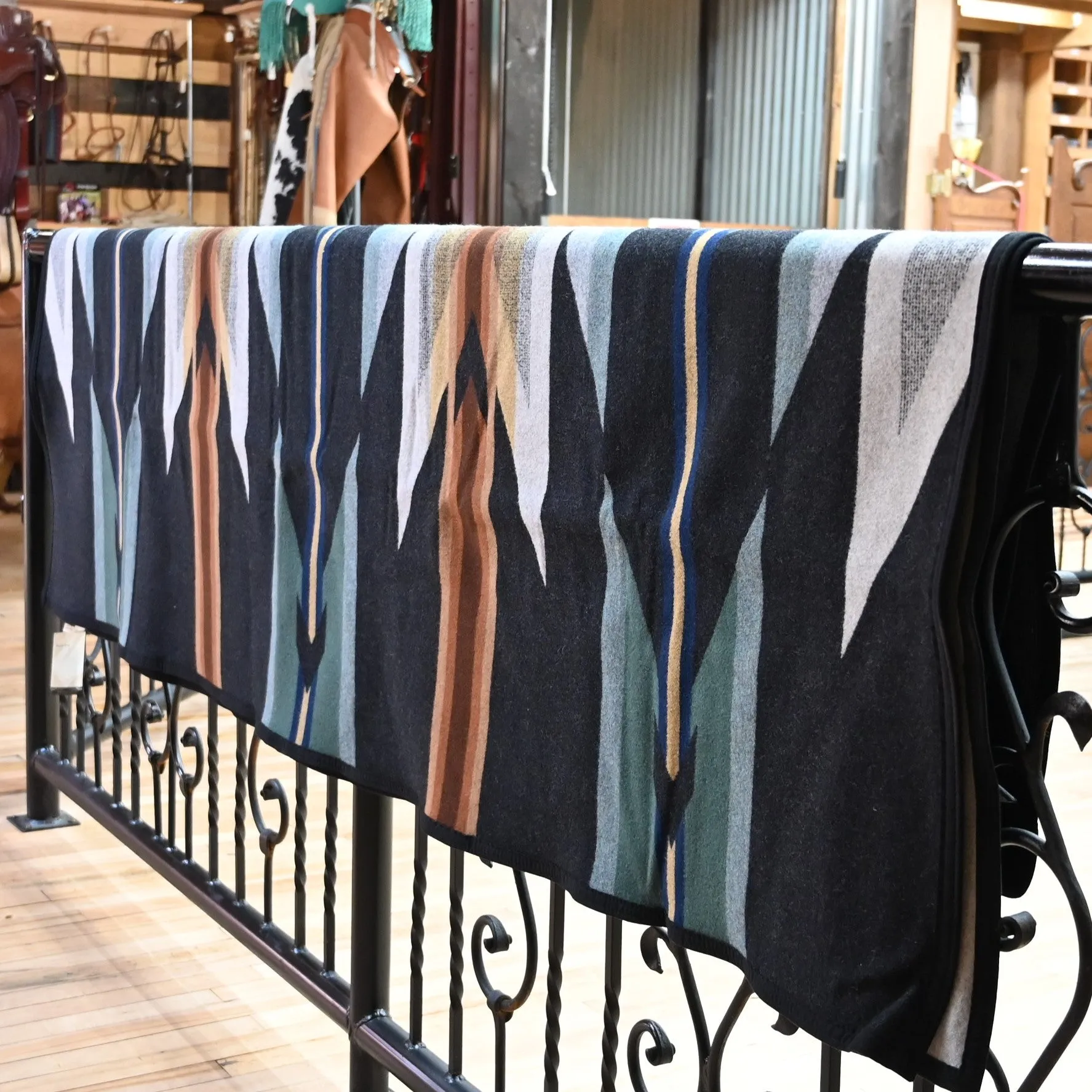 Pendleton Jacquard Unapped Queen
