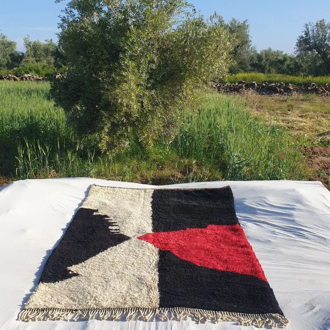 Saida | Moroccan Beni rug 6x9 Ultra Soft | Black White Red Beni Ouarain | 9x6'56 Ft | 280x200 cm