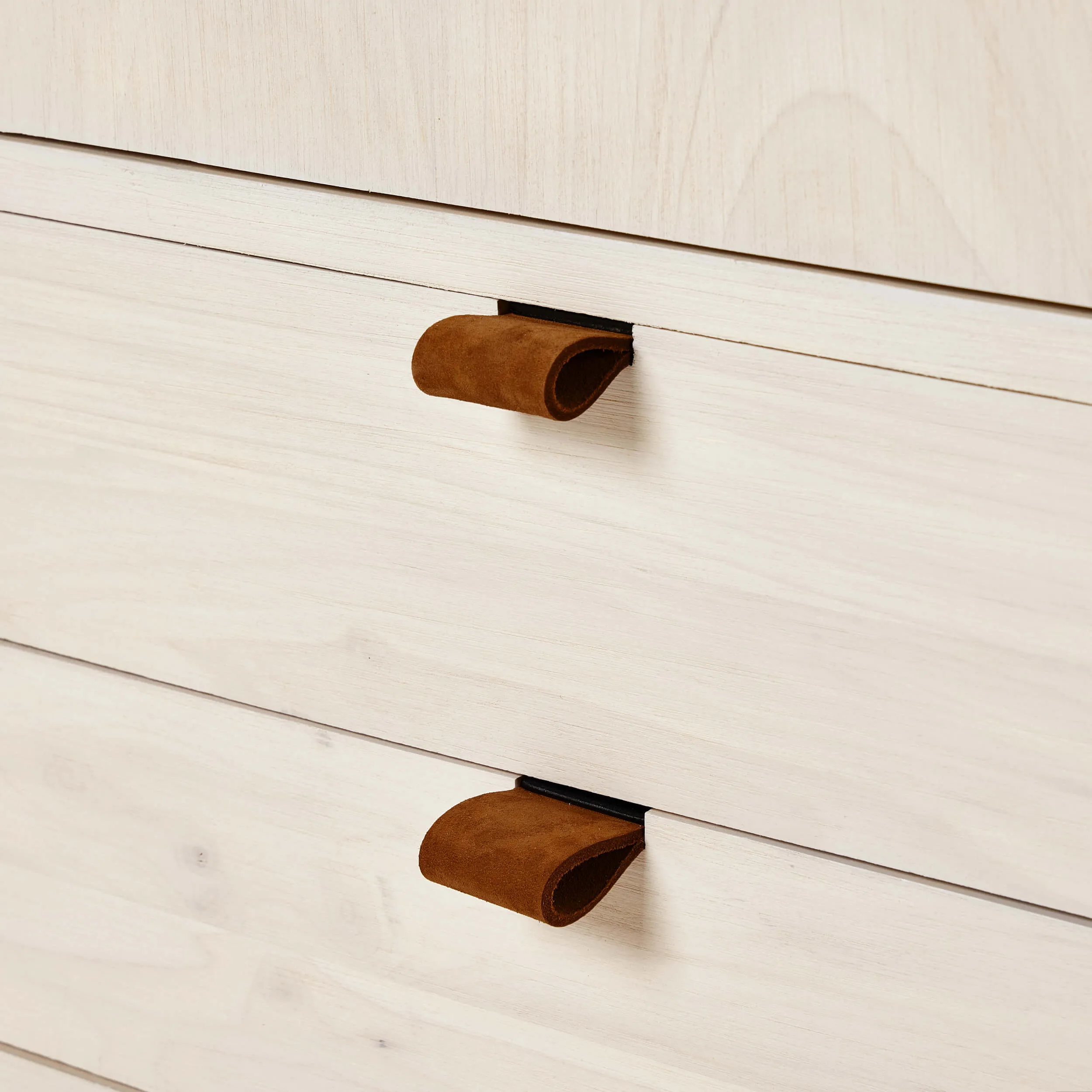 Trey Bar Cabinet, Dove Poplar