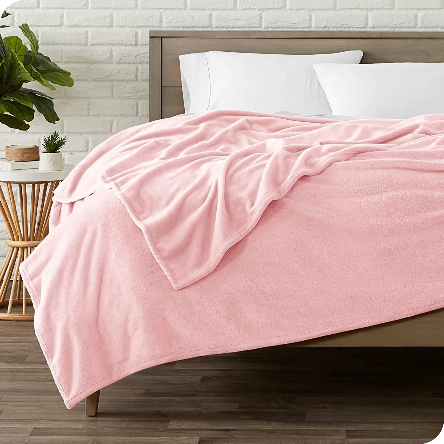 VAS COLLECTION® Premium Plush Double Blanket | 300 GSM Lightweight Cozy Soft for Bed, Sofa, Couch, Travel & Camping| 220x230 cm or 86x90 inches | Light Pink | Flannel